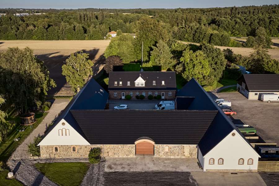 Fra fæstebonde-gård til fremtidssikret landbrug med moderne stålprofiler, 