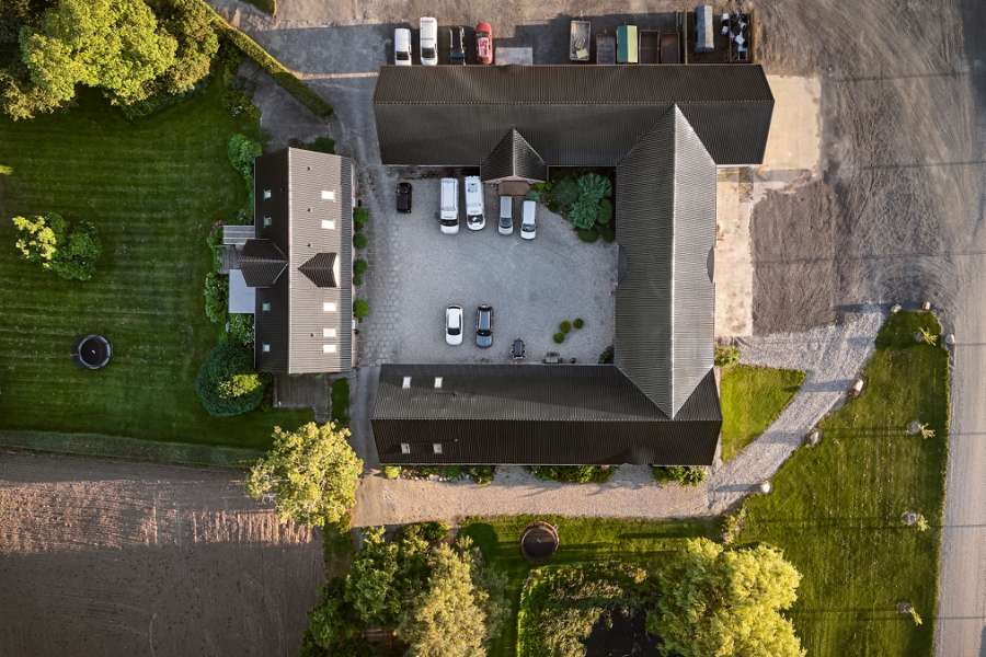 Fra fæstebonde-gård til fremtidssikret landbrug med moderne stålprofiler, 