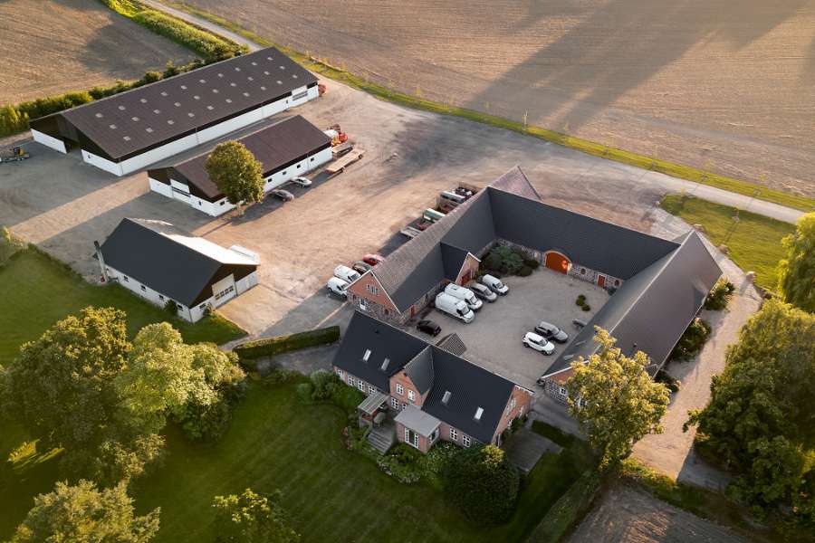 Fra fæstebonde-gård til fremtidssikret landbrug med moderne stålprofiler, 