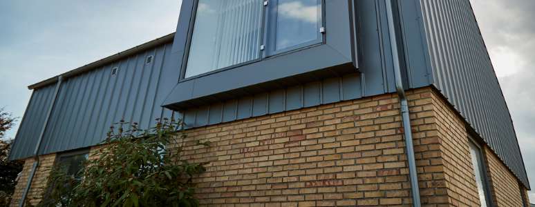 Gul murstensvilla fra 70’erne bliver super moderne